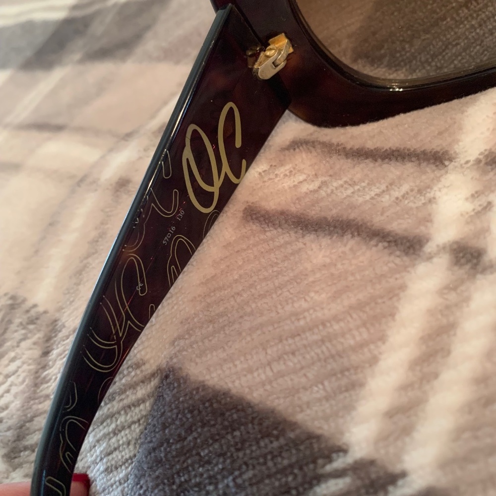 Oleg Cassini 57016 Sunglasses - Picture 4 of 5